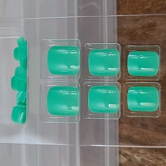 2/$16 Green Press On Toenails - Picture 8 of 10